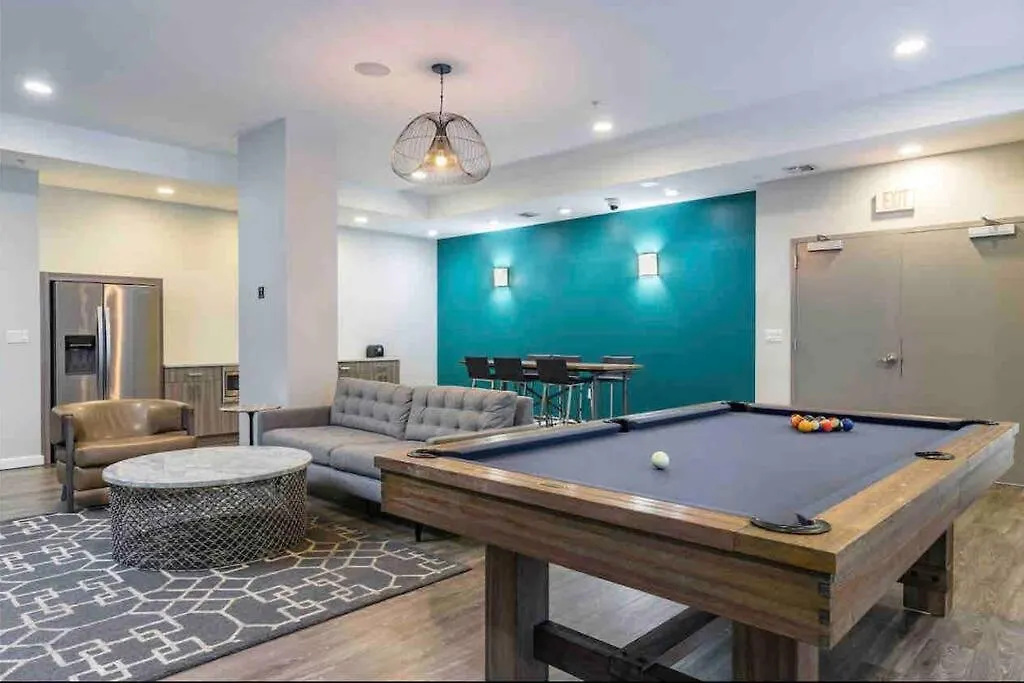 Luxury Apt 3 Mins To Dt Tampa -Pool-Gym-Balcony 0*,